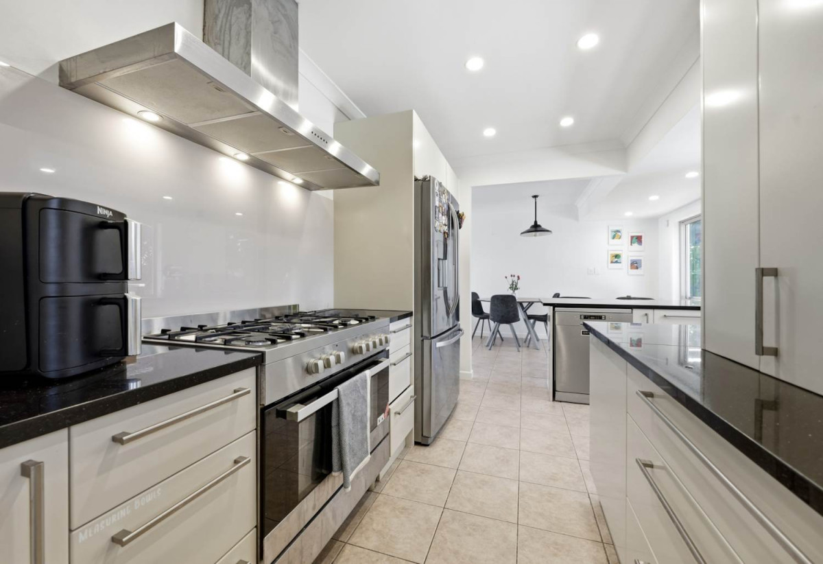 639m2 section, 5 beds 3 baths house, Downstairs offers incredible flexibility with a separate entrance to a self-contained area comprising a bedroom, bathroom, rumpus room, and additional storage room. 3 Salas Place, Howick, Auckland