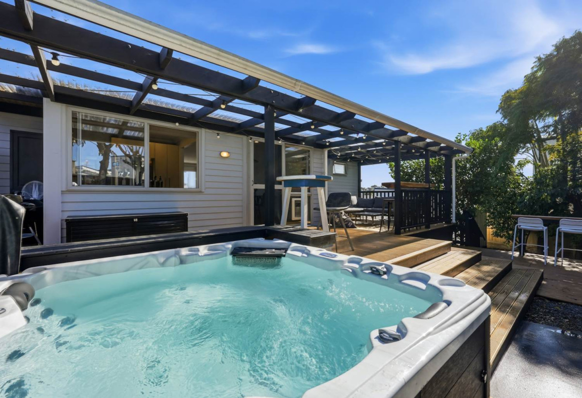 639m2 section, 5 beds 3 baths house, Downstairs offers incredible flexibility with a separate entrance to a self-contained area comprising a bedroom, bathroom, rumpus room, and additional storage room. 3 Salas Place, Howick, Auckland