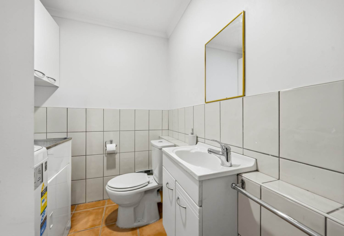 639m2 section, 5 beds 3 baths house, Downstairs offers incredible flexibility with a separate entrance to a self-contained area comprising a bedroom, bathroom, rumpus room, and additional storage room. 3 Salas Place, Howick, Auckland