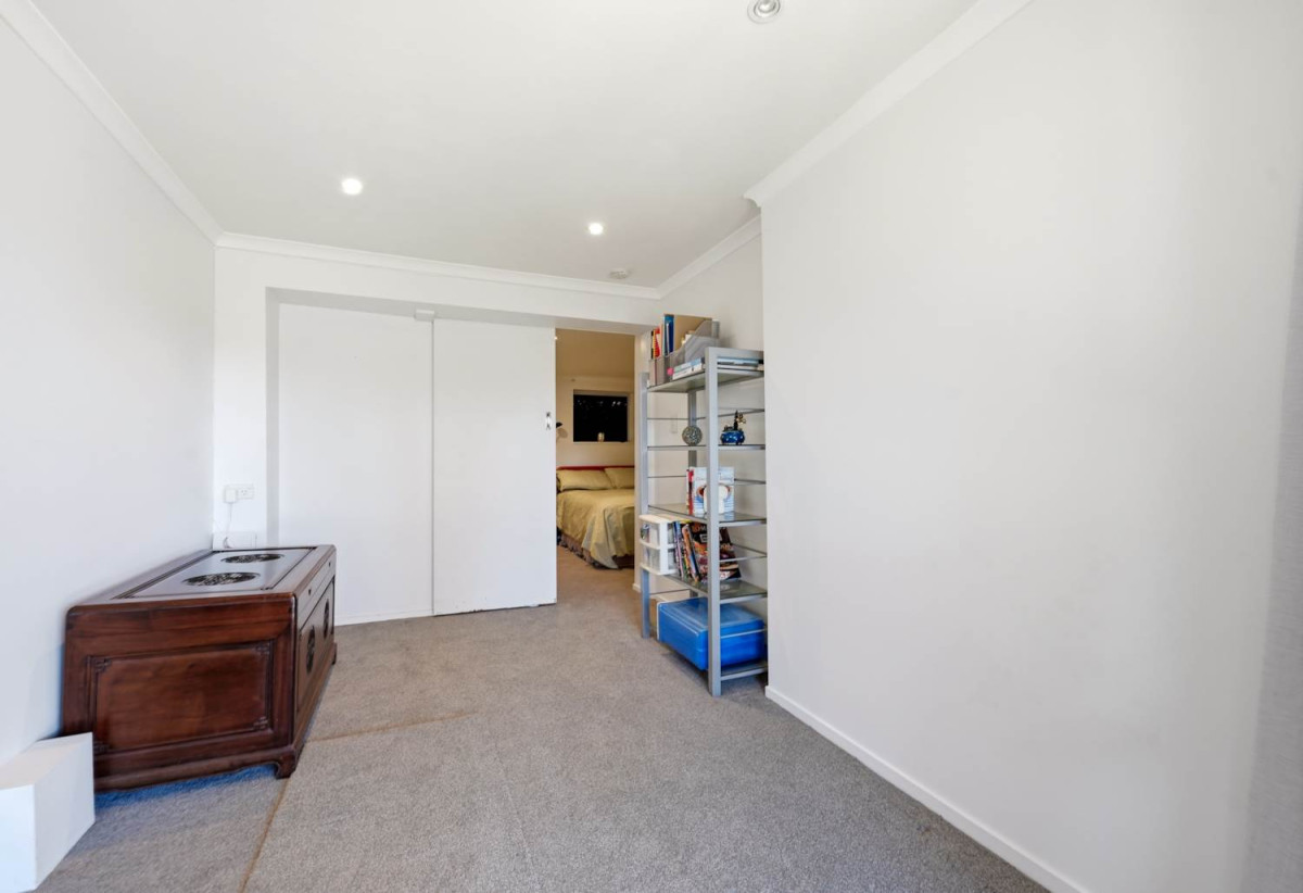 639m2 section, 5 beds 3 baths house, Downstairs offers incredible flexibility with a separate entrance to a self-contained area comprising a bedroom, bathroom, rumpus room, and additional storage room. 3 Salas Place, Howick, Auckland