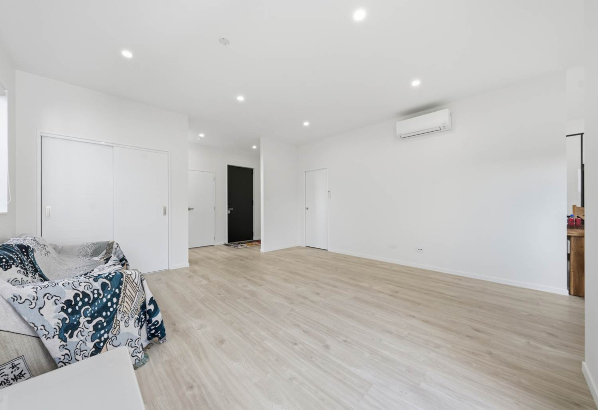 Macleans College zone, Standalone 4 beds 2.5 baths home with garage, 8A Britannia Place, Half Moon Bay, Auckland