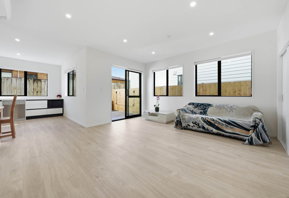 Macleans College zone, Standalone 4 beds 2.5 baths home with garage, 8A Britannia Place, Half Moon Bay, Auckland
