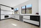 Macleans College zone, Standalone 4 beds 2.5 baths home with garage, 8A Britannia Place, Half Moon Bay, Auckland