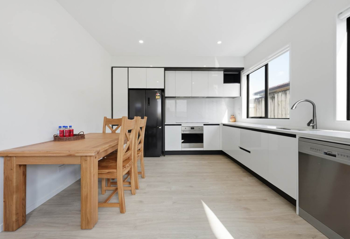 Macleans College zone, Standalone 4 beds 2.5 baths home with garage, 8A Britannia Place, Half Moon Bay, Auckland