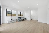 Macleans College zone, Standalone 4 beds 2.5 baths home with garage, 8A Britannia Place, Half Moon Bay, Auckland
