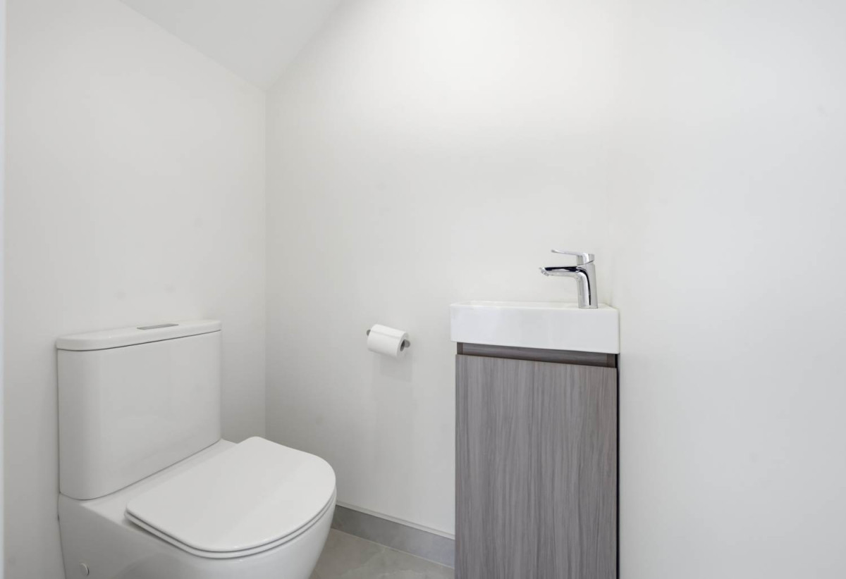 Macleans College zone, Standalone 4 beds 2.5 baths home with garage, 8A Britannia Place, Half Moon Bay, Auckland