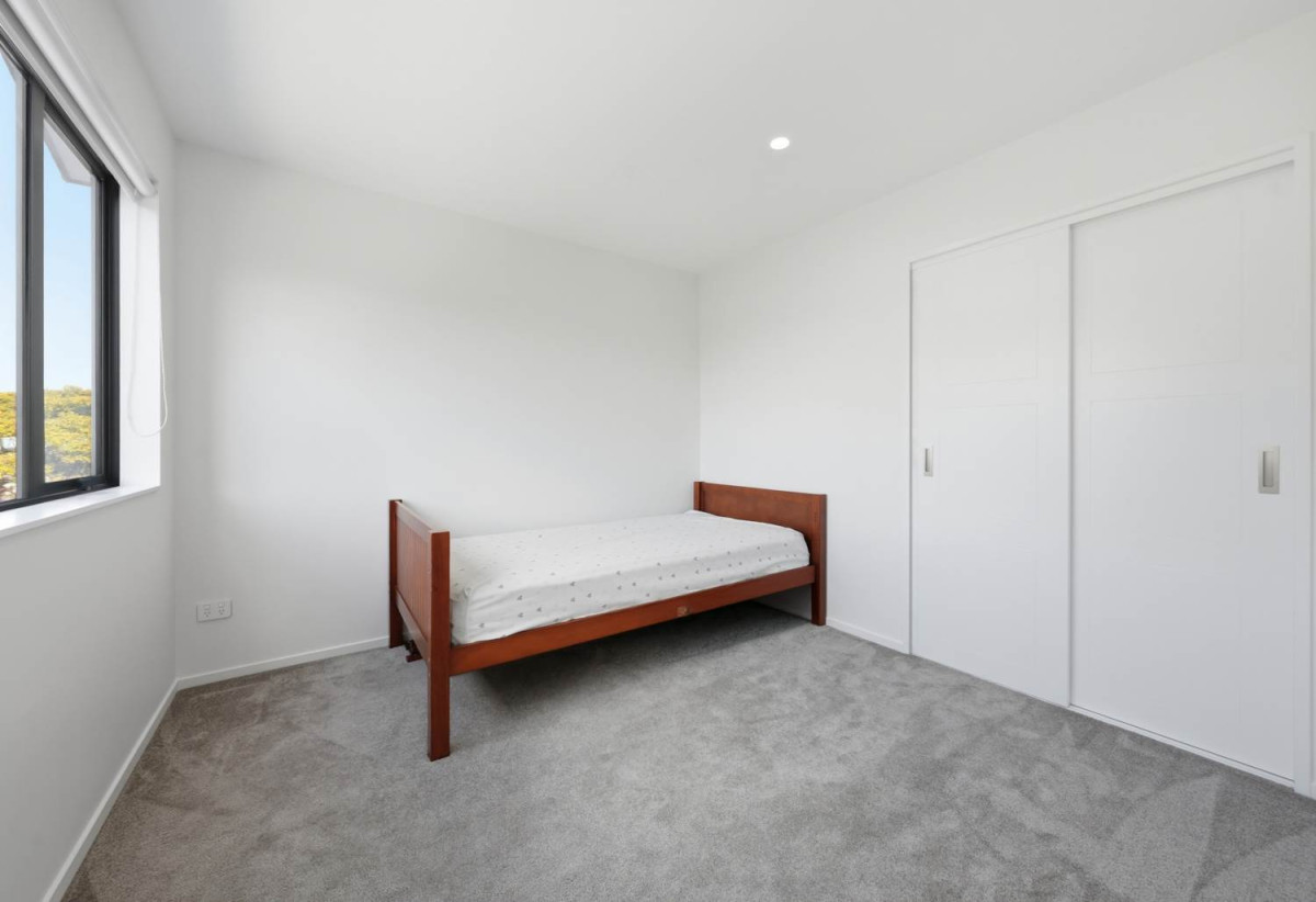 Macleans College zone, Standalone 4 beds 2.5 baths home with garage, 8A Britannia Place, Half Moon Bay, Auckland