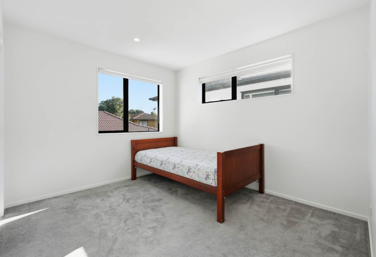 Macleans College zone, Standalone 4 beds 2.5 baths home with garage, 8A Britannia Place, Half Moon Bay, Auckland
