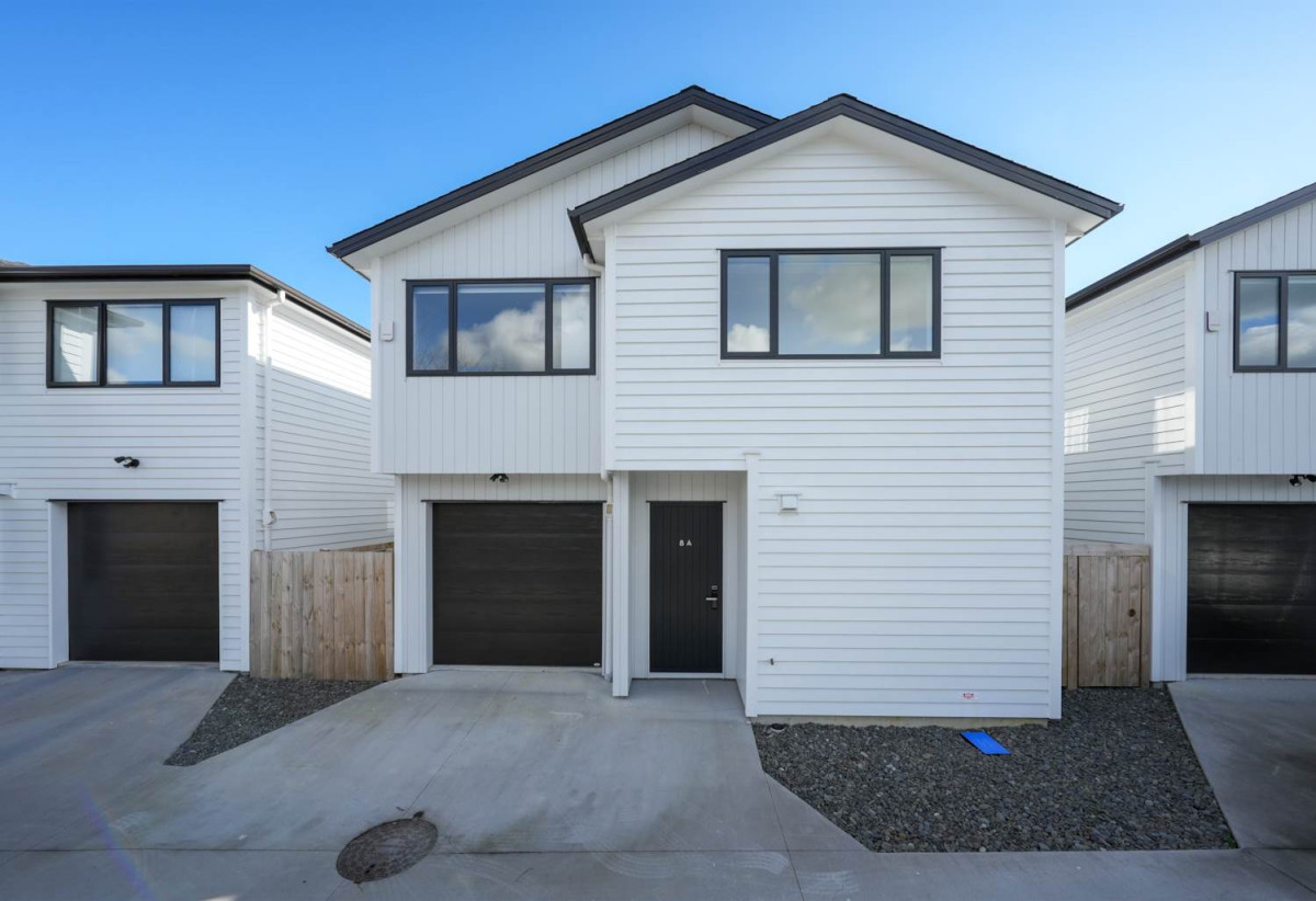 Macleans College zone, Standalone 4 beds 2.5 baths home with garage, 8A Britannia Place, Half Moon Bay, Auckland