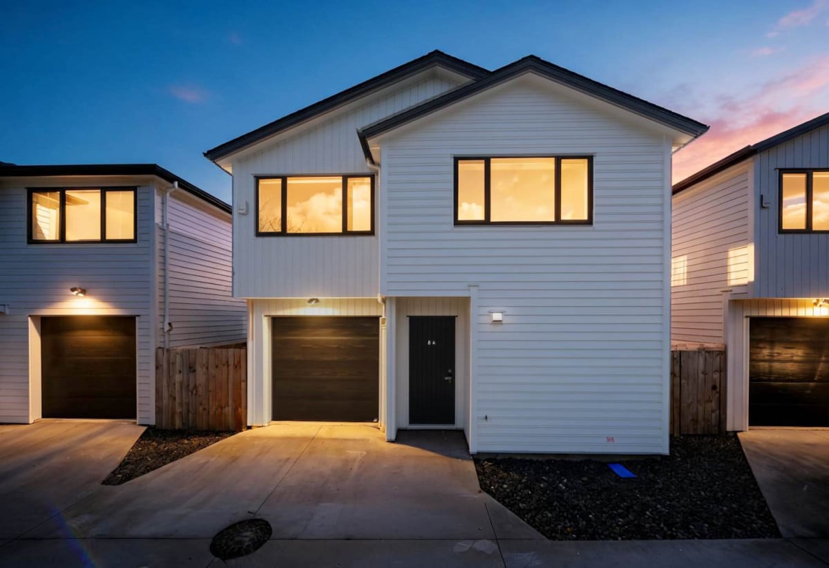 Macleans College zone, Standalone 4 beds 2.5 baths home with garage, 8A Britannia Place, Half Moon Bay, Auckland