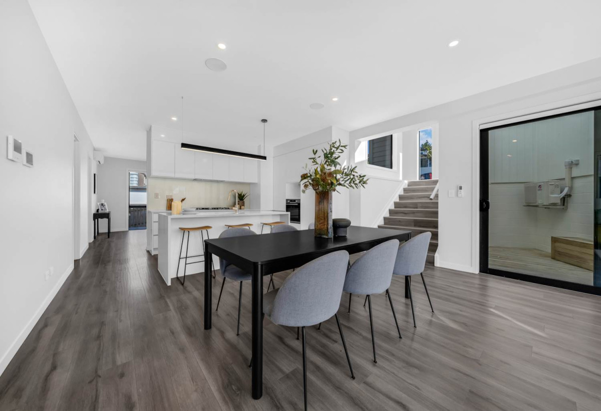 Builder’s Own Home, 503m2 section, 2 kitchens, 6 beds 4.5 baths house with double garage and 2 beds granny, 12 Golden Morning Drive, Albany, Auckland