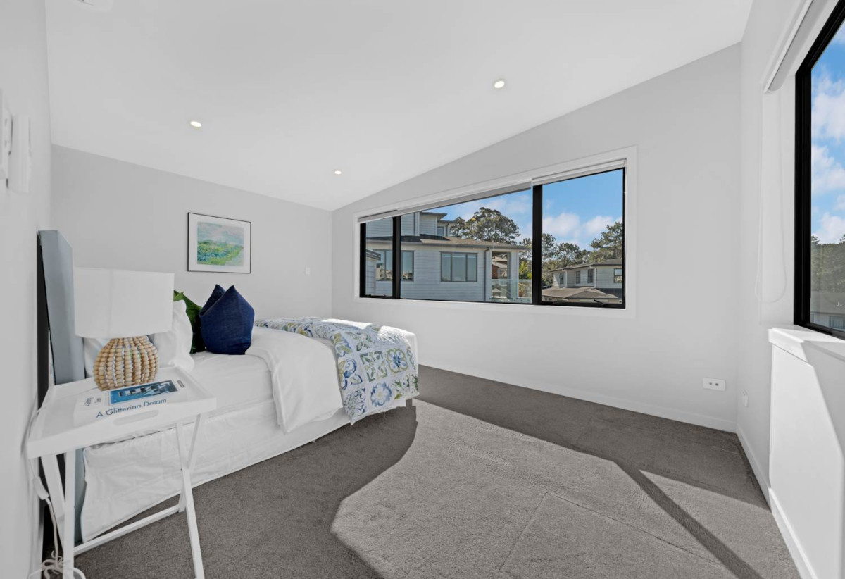 Builder’s Own Home, 503m2 section, 2 kitchens, 6 beds 4.5 baths house with double garage and 2 beds granny, 12 Golden Morning Drive, Albany, Auckland