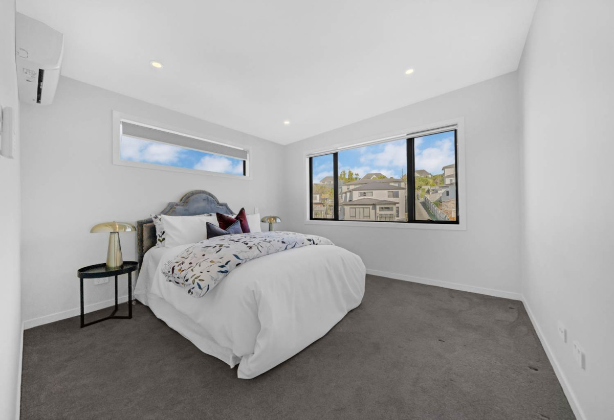 Builder’s Own Home, 503m2 section, 2 kitchens, 6 beds 4.5 baths house with double garage and 2 beds granny, 12 Golden Morning Drive, Albany, Auckland