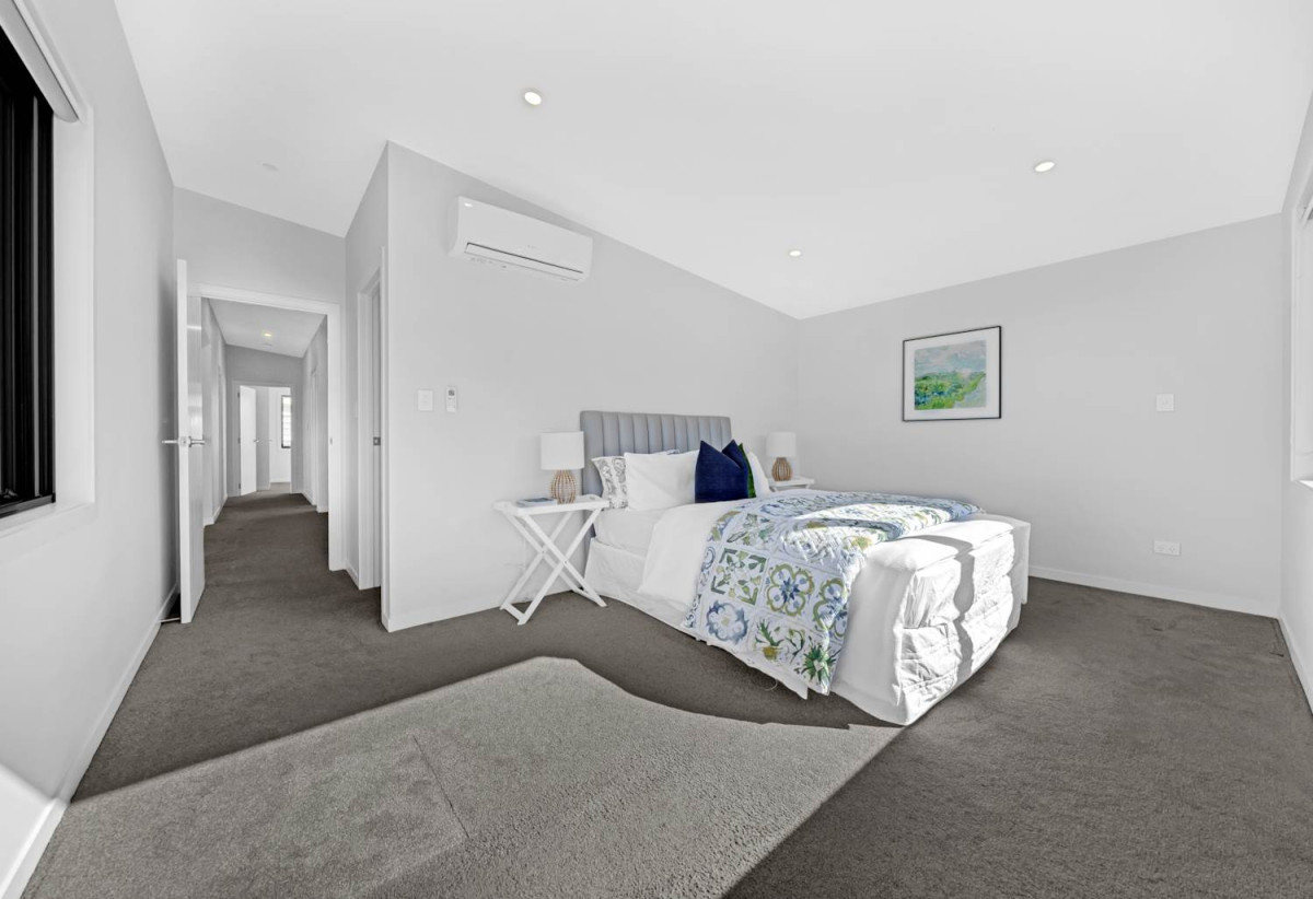 Builder’s Own Home, 503m2 section, 2 kitchens, 6 beds 4.5 baths house with double garage and 2 beds granny, 12 Golden Morning Drive, Albany, Auckland