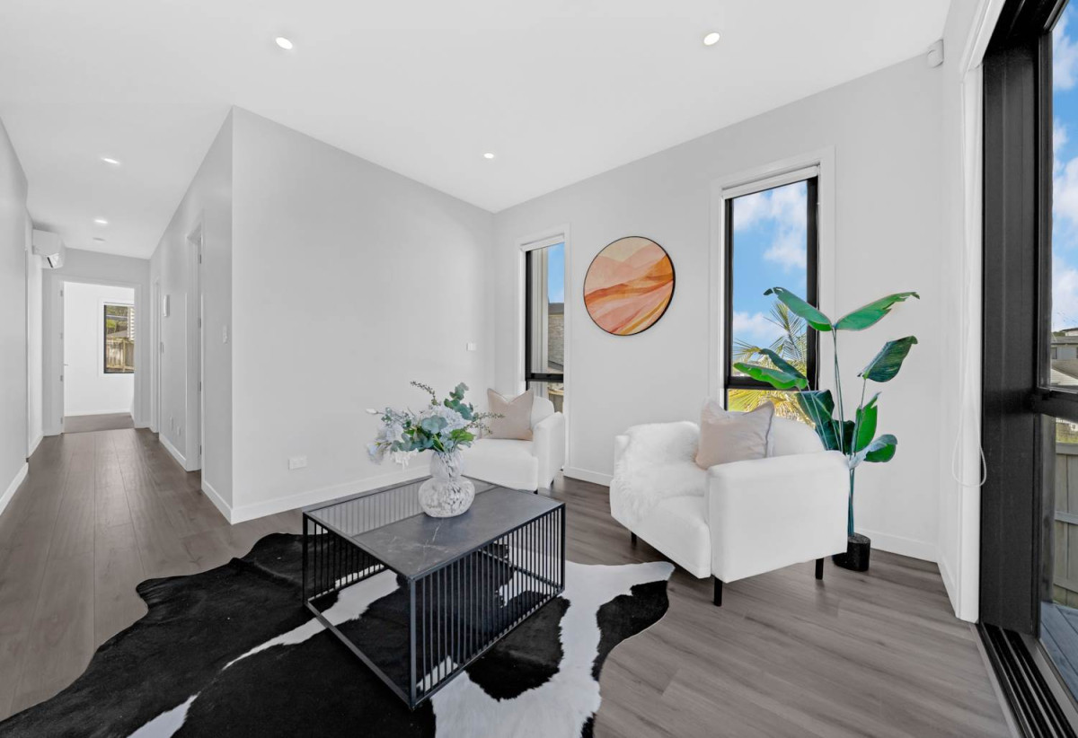 Builder’s Own Home, 503m2 section, 2 kitchens, 6 beds 4.5 baths house with double garage and 2 beds granny, 12 Golden Morning Drive, Albany, Auckland