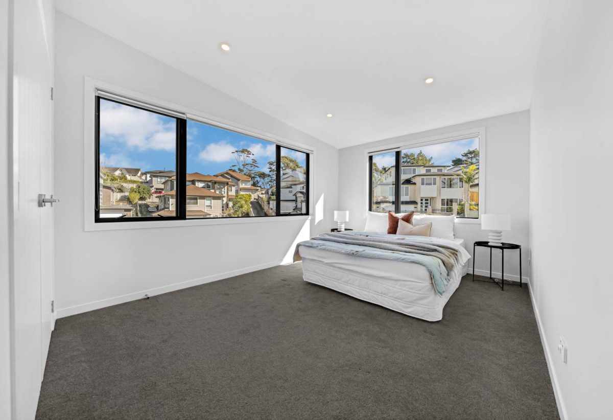 Builder’s Own Home, 503m2 section, 2 kitchens, 6 beds 4.5 baths house with double garage and 2 beds granny, 12 Golden Morning Drive, Albany, Auckland
