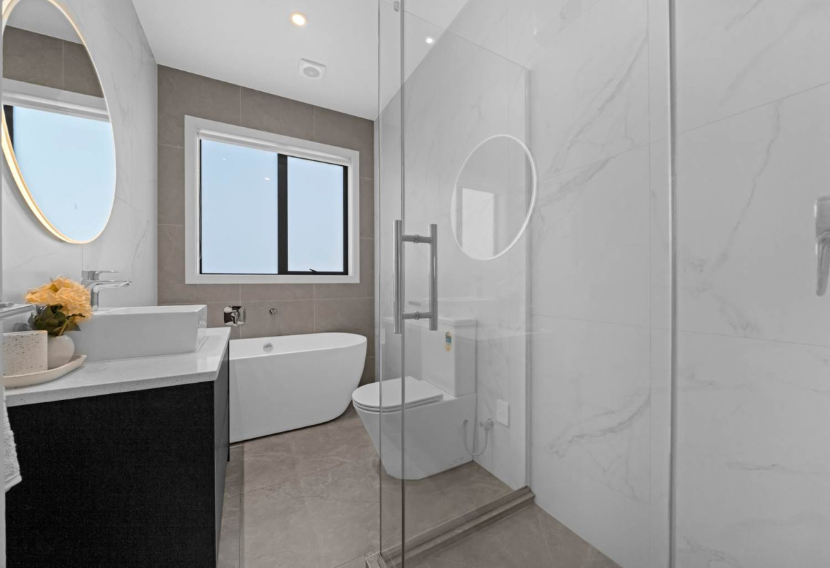 Builder’s Own Home, 503m2 section, 2 kitchens, 6 beds 4.5 baths house with double garage and 2 beds granny, 12 Golden Morning Drive, Albany, Auckland