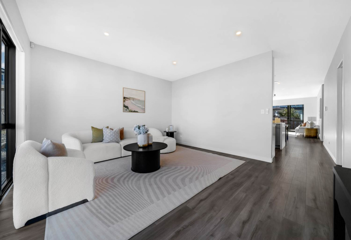 Builder’s Own Home, 503m2 section, 2 kitchens, 6 beds 4.5 baths house with double garage and 2 beds granny, 12 Golden Morning Drive, Albany, Auckland