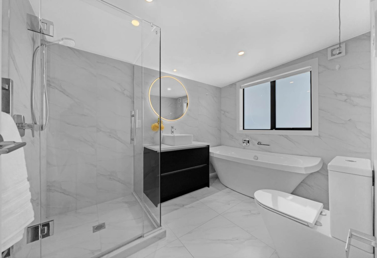 Builder’s Own Home, 503m2 section, 2 kitchens, 6 beds 4.5 baths house with double garage and 2 beds granny, 12 Golden Morning Drive, Albany, Auckland