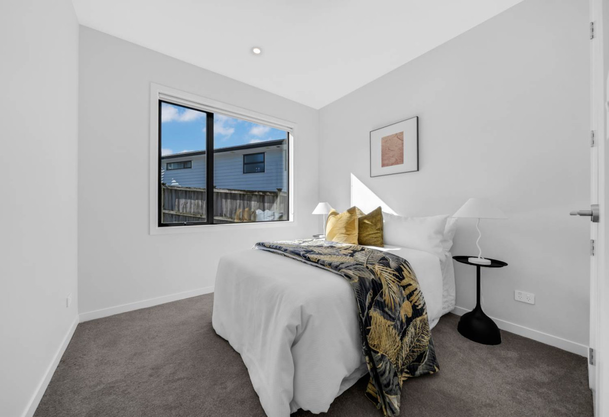 Builder’s Own Home, 503m2 section, 2 kitchens, 6 beds 4.5 baths house with double garage and 2 beds granny, 12 Golden Morning Drive, Albany, Auckland