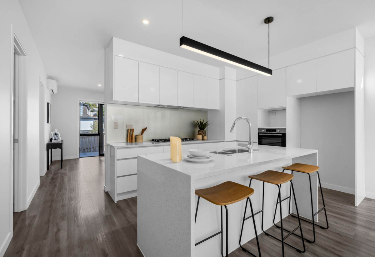 Builder’s Own Home, 503m2 section, 2 kitchens, 6 beds 4.5 baths house with double garage and 2 beds granny, 12 Golden Morning Drive, Albany, Auckland