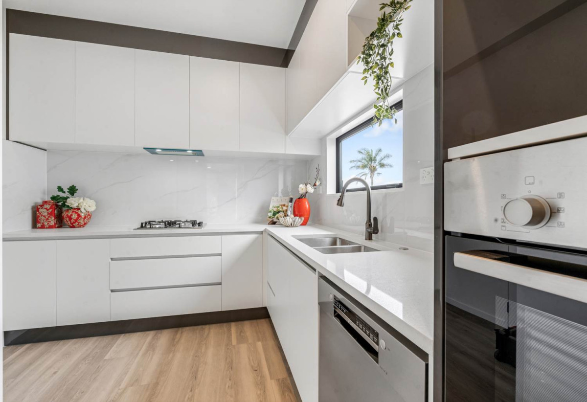 Brandnew freehold 3 beds 2.5 baths home with garage, move-in ready, 2/24 Great South Road, Manurewa, Auckland