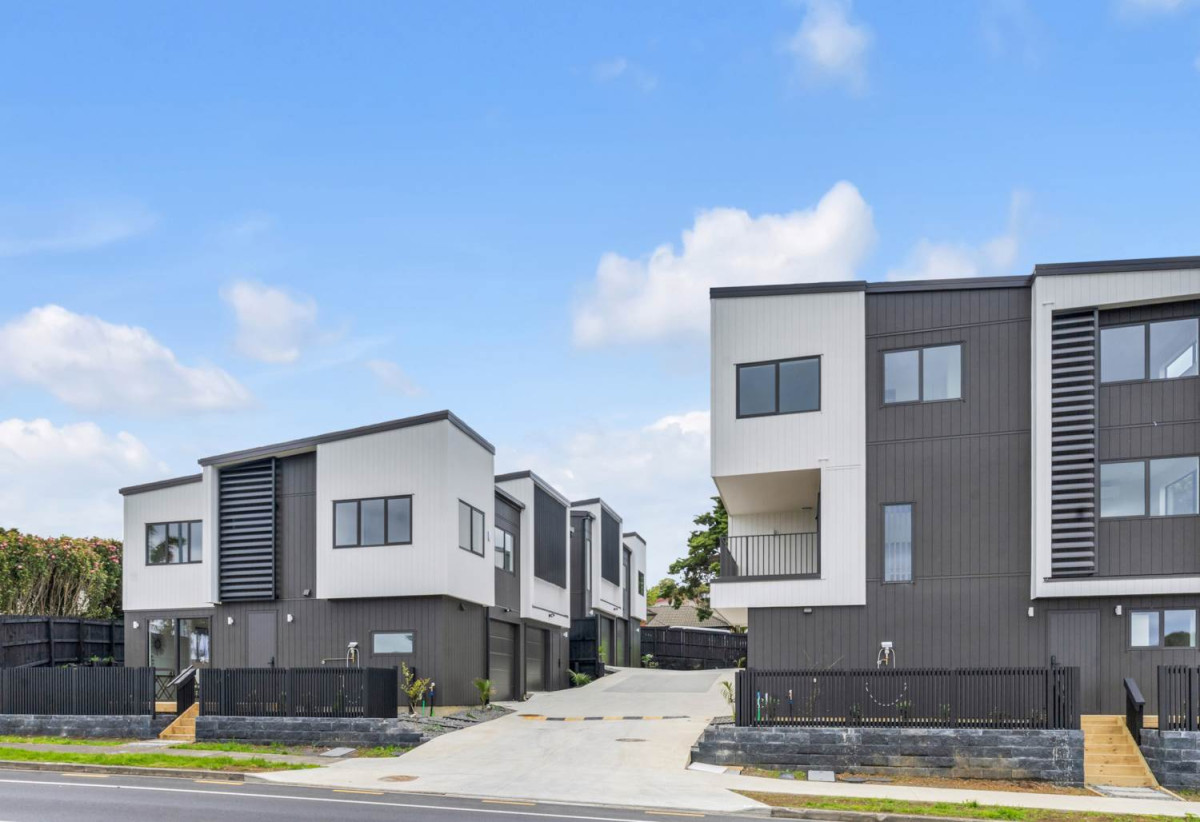 Brandnew freehold 3 beds 2.5 baths home with garage, move-in ready, 2/24 Great South Road, Manurewa, Auckland