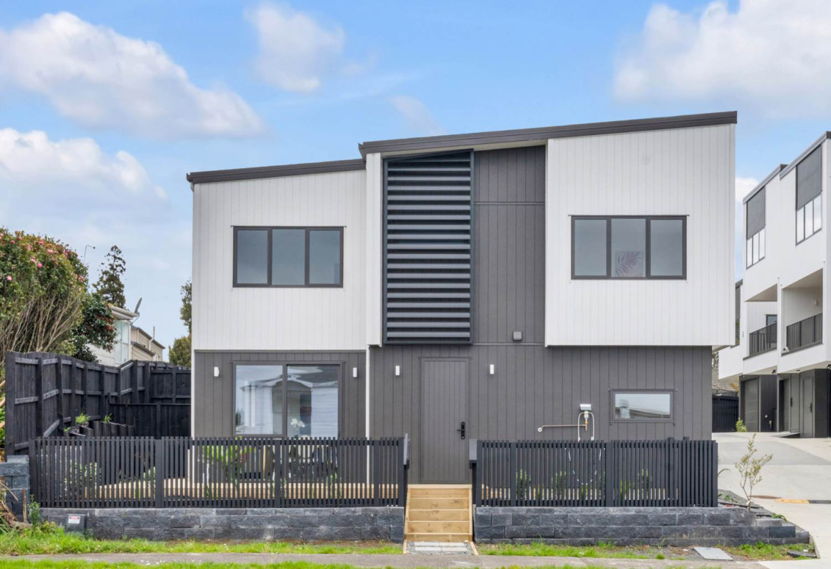 Brandnew freehold 3 beds 2.5 baths home with garage, move-in ready, 2/24 Great South Road, Manurewa, Auckland