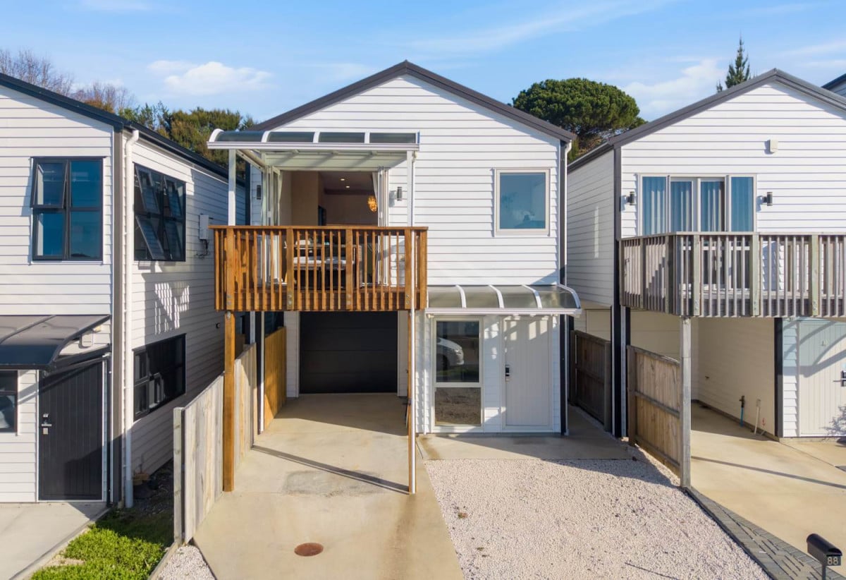 Standalone 4 beds 3 baths house with garage, 86 Joseph Street, Flat Bush, Auckland