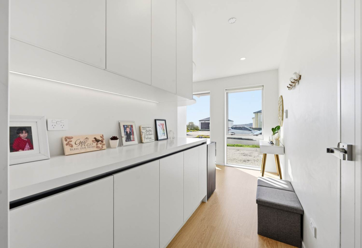 Standalone 4 beds 3 baths house with garage, 86 Joseph Street, Flat Bush, Auckland