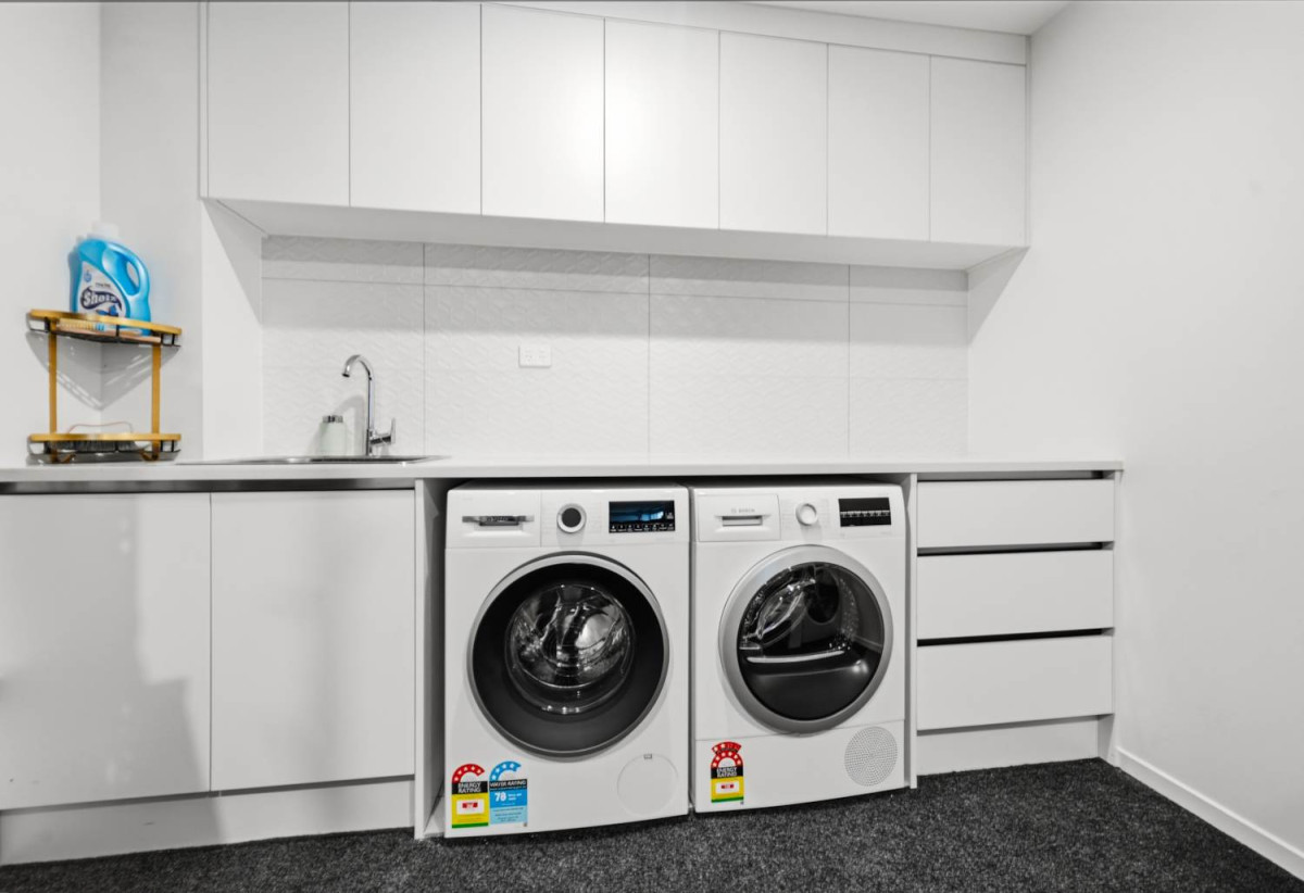 Standalone 4 beds 3 baths house with garage, 86 Joseph Street, Flat Bush, Auckland