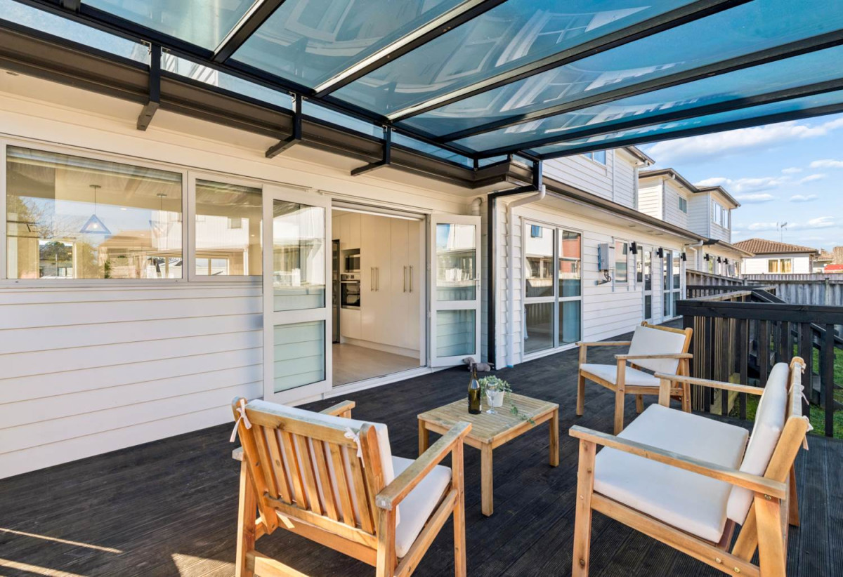 Must sell, Macleans College zone, Standalone 6 beds (2 ensuites) 4.5 baths house with double garage, 329A Bucklands Beach Road, Bucklands Beach, Auckland
