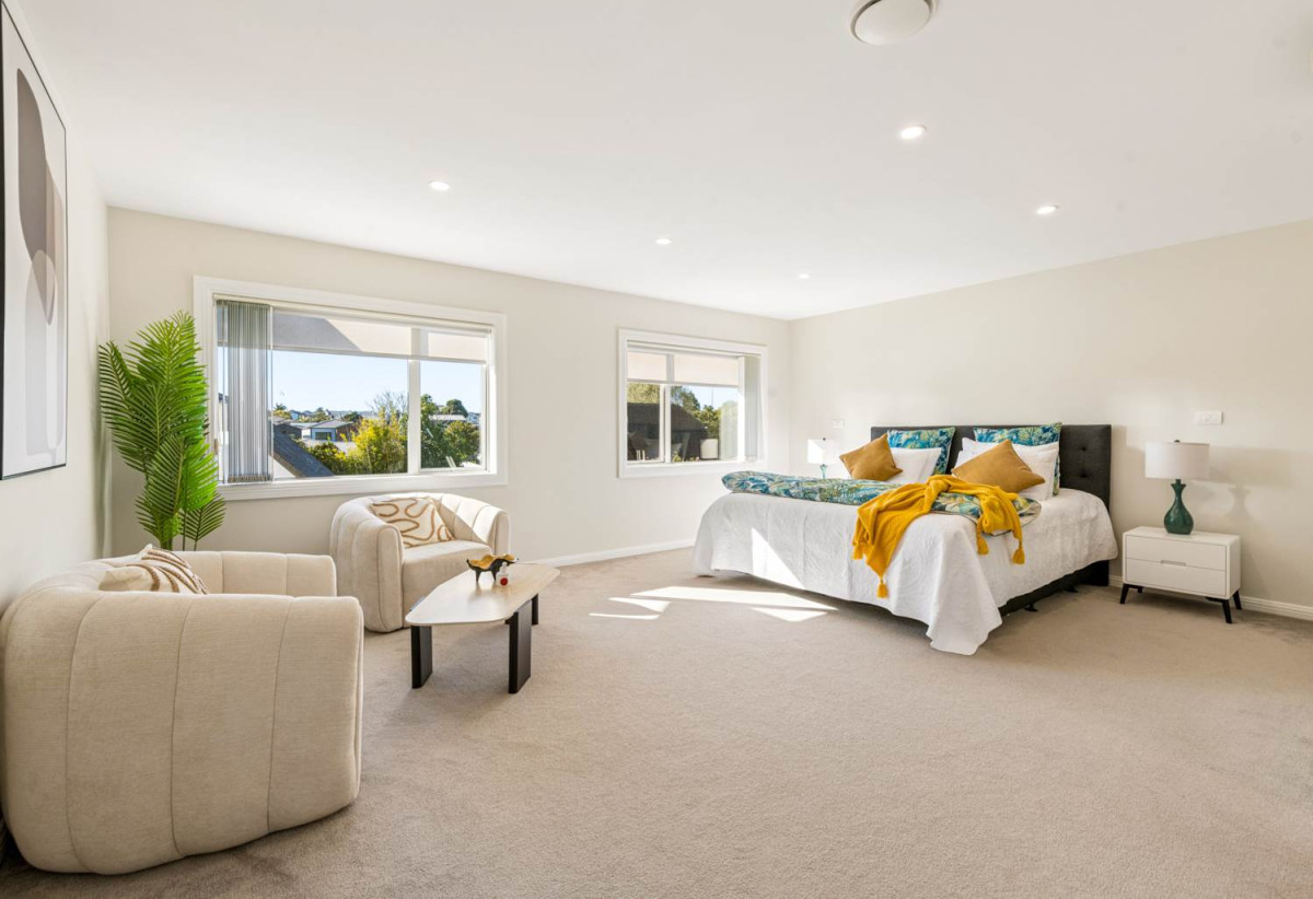 Must sell, Macleans College zone, Standalone 6 beds (2 ensuites) 4.5 baths house with double garage, 329A Bucklands Beach Road, Bucklands Beach, Auckland