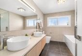 Must sell, Macleans College zone, Standalone 6 beds (2 ensuites) 4.5 baths house with double garage, 329A Bucklands Beach Road, Bucklands Beach, Auckland