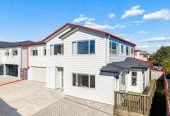 Must sell, Macleans College zone, Standalone 6 beds (2 ensuites) 4.5 baths house with double garage, 329A Bucklands Beach Road, Bucklands Beach, Auckland