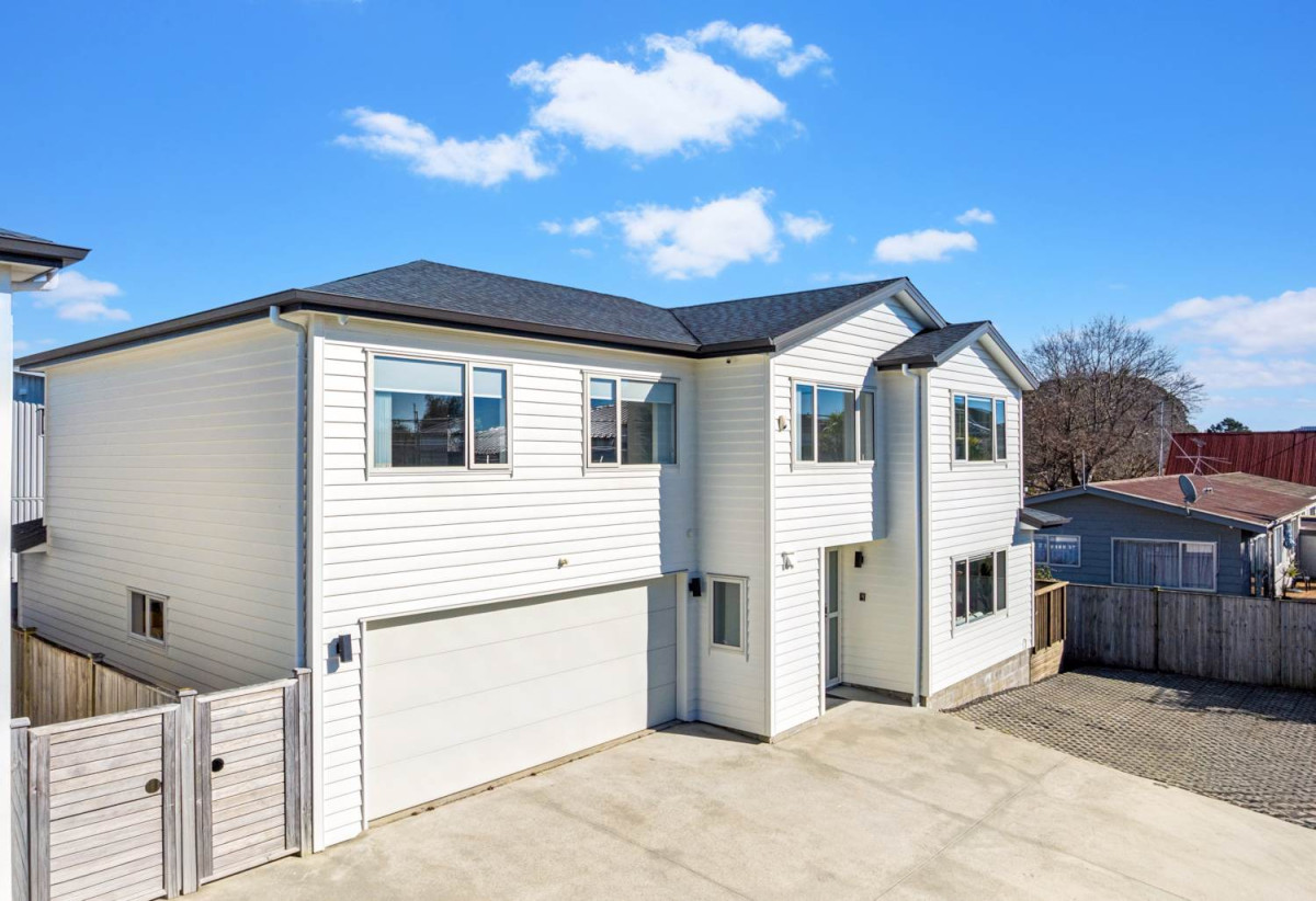 Must sell, Macleans College zone, Standalone 6 beds (2 ensuites) 4.5 baths house with double garage, 329A Bucklands Beach Road, Bucklands Beach, Auckland