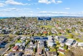 Must sell, Macleans College zone, Standalone 6 beds (2 ensuites) 4.5 baths house with double garage, 329A Bucklands Beach Road, Bucklands Beach, Auckland