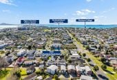 Must sell, Macleans College zone, Standalone 6 beds (2 ensuites) 4.5 baths house with double garage, 329A Bucklands Beach Road, Bucklands Beach, Auckland