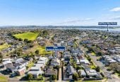 Must sell, Macleans College zone, Standalone 6 beds (2 ensuites) 4.5 baths house with double garage, 329A Bucklands Beach Road, Bucklands Beach, Auckland