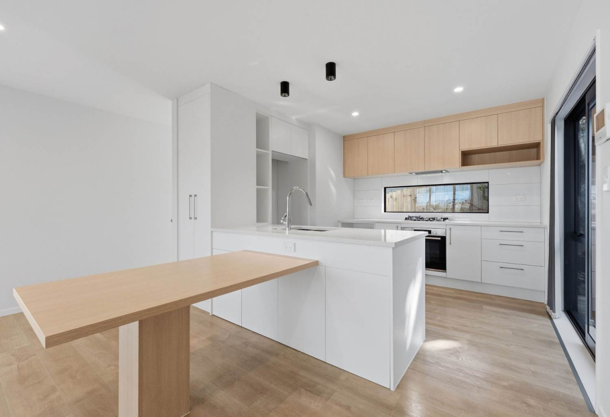 Double Westlake school zone, 3 beds 1 bath home with 2 car parks, 29B Salamanca Road, Sunnynook, Auckland