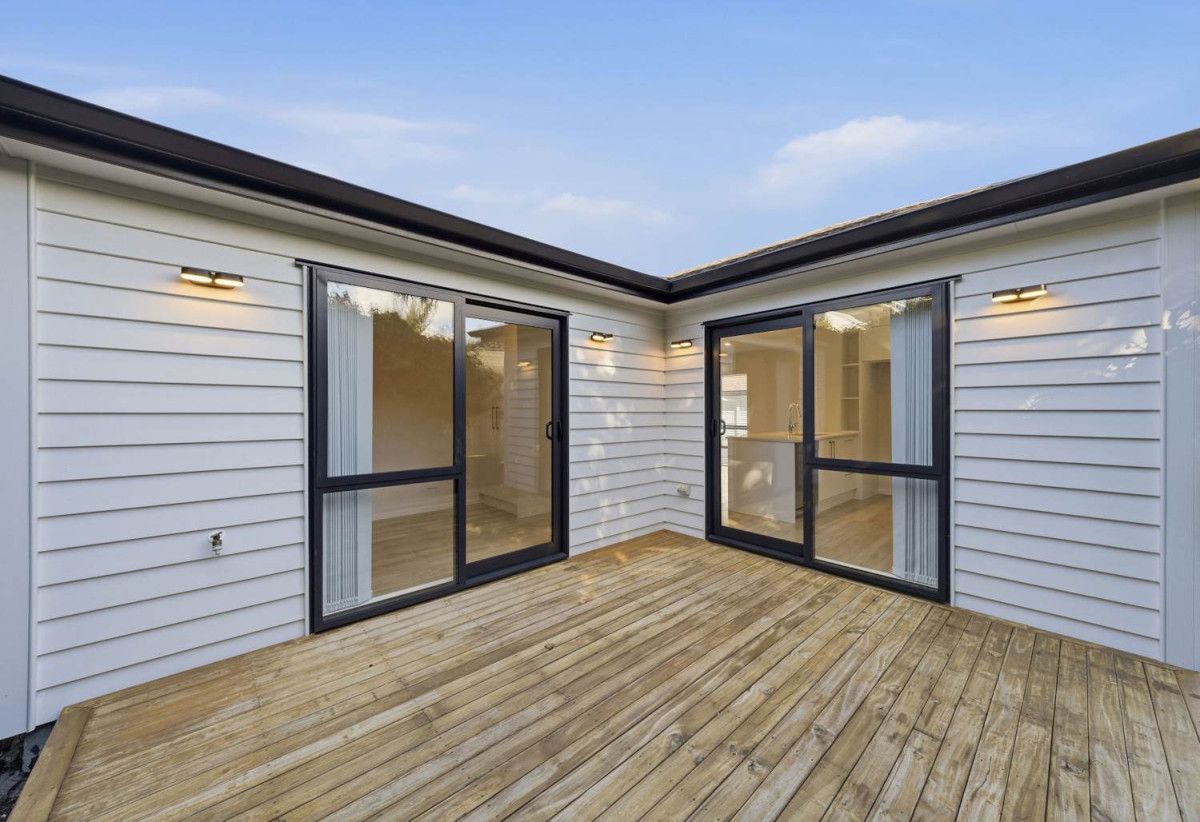 Double Westlake school zone, 3 beds 1 bath home with 2 car parks, 29B Salamanca Road, Sunnynook, Auckland