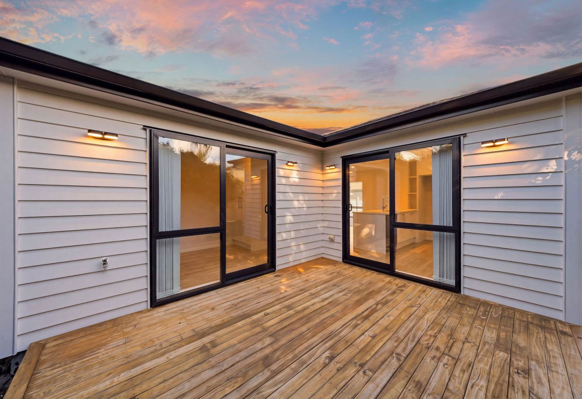 Double Westlake school zone, 3 beds 1 bath home with 2 car parks, 29B Salamanca Road, Sunnynook, Auckland
