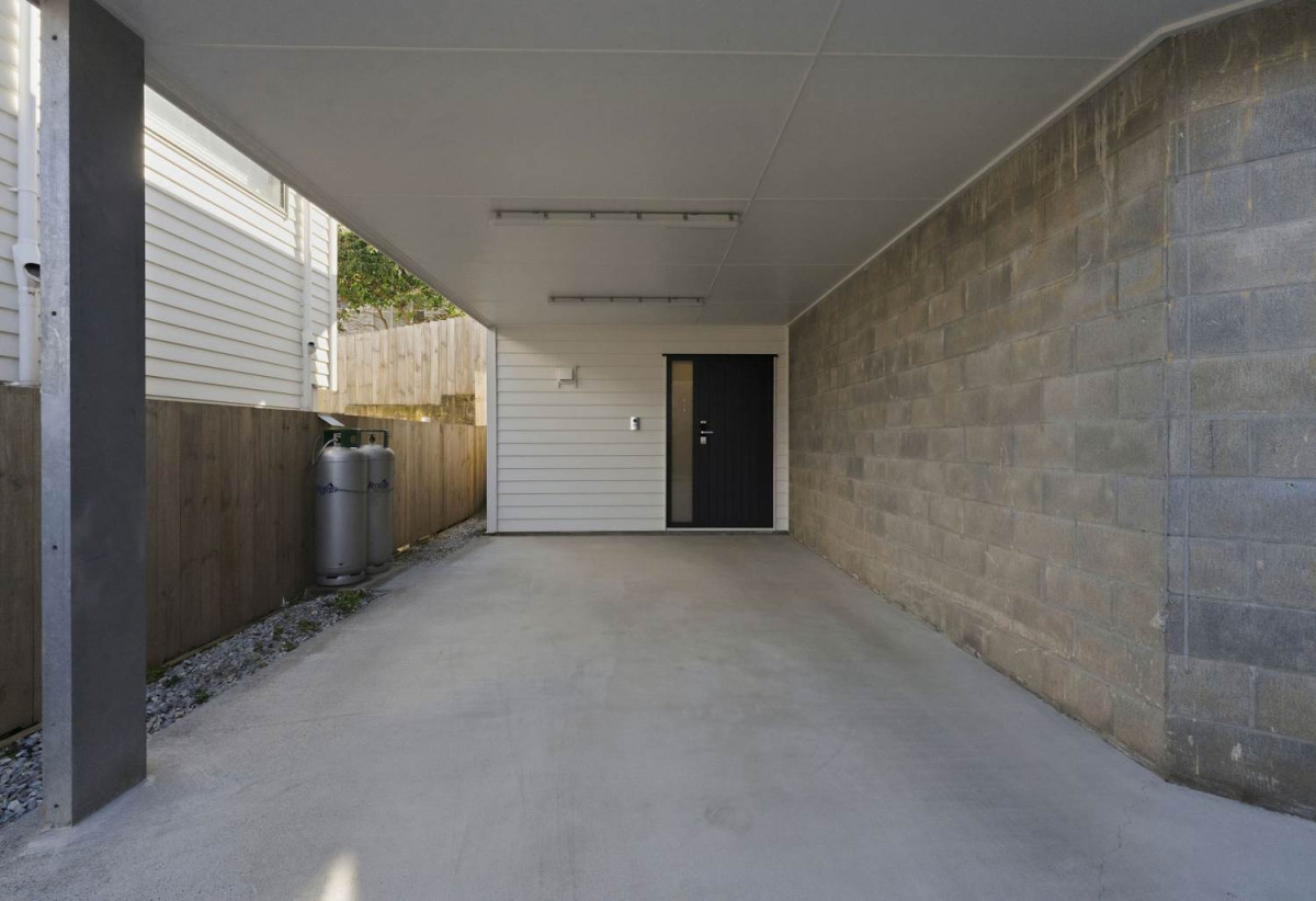 Double Westlake school zone, 3 beds 1 bath home with 2 car parks, 29B Salamanca Road, Sunnynook, Auckland
