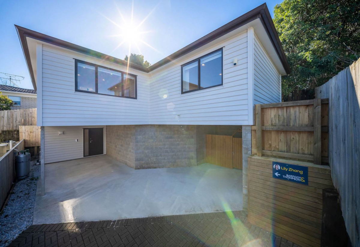 Double Westlake school zone, 3 beds 1 bath home with 2 car parks, 29B Salamanca Road, Sunnynook, Auckland