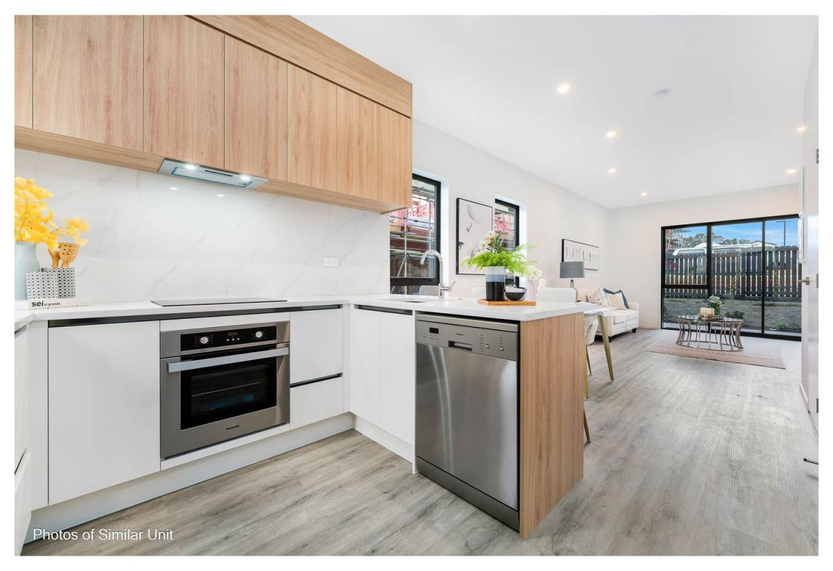 3 beds 1.5 bath home with car park, 16 Papatahi Lane, Flat Bush, Auckland