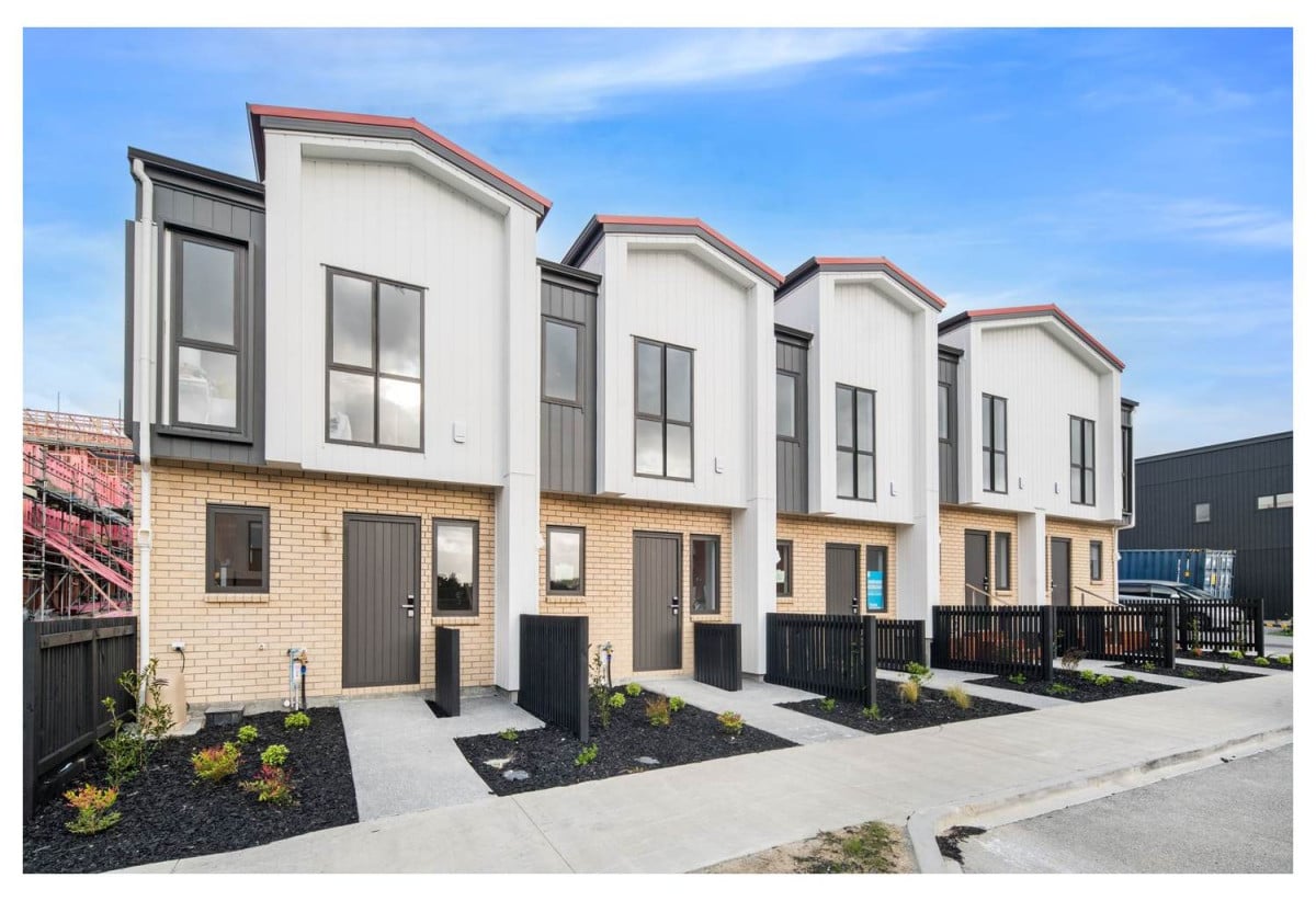 3 beds 1.5 bath home with car park, 16 Papatahi Lane, Flat Bush, Auckland