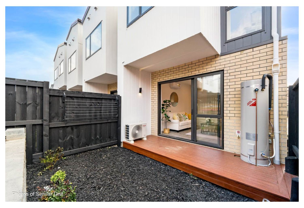 3 beds 1.5 bath home with car park, 16 Papatahi Lane, Flat Bush, Auckland