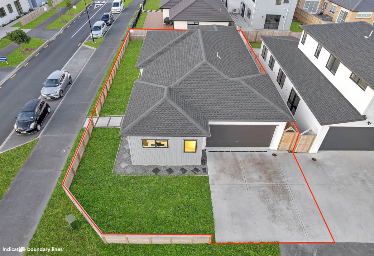 4 beds 3 baths house with double garage, 28 Korowhiti Road, Clarks Beach, Auckland