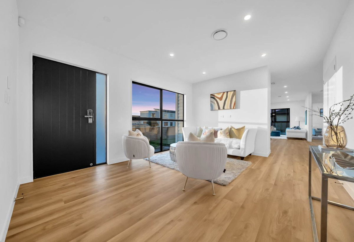 4 beds 3 baths house with double garage, 28 Korowhiti Road, Clarks Beach, Auckland