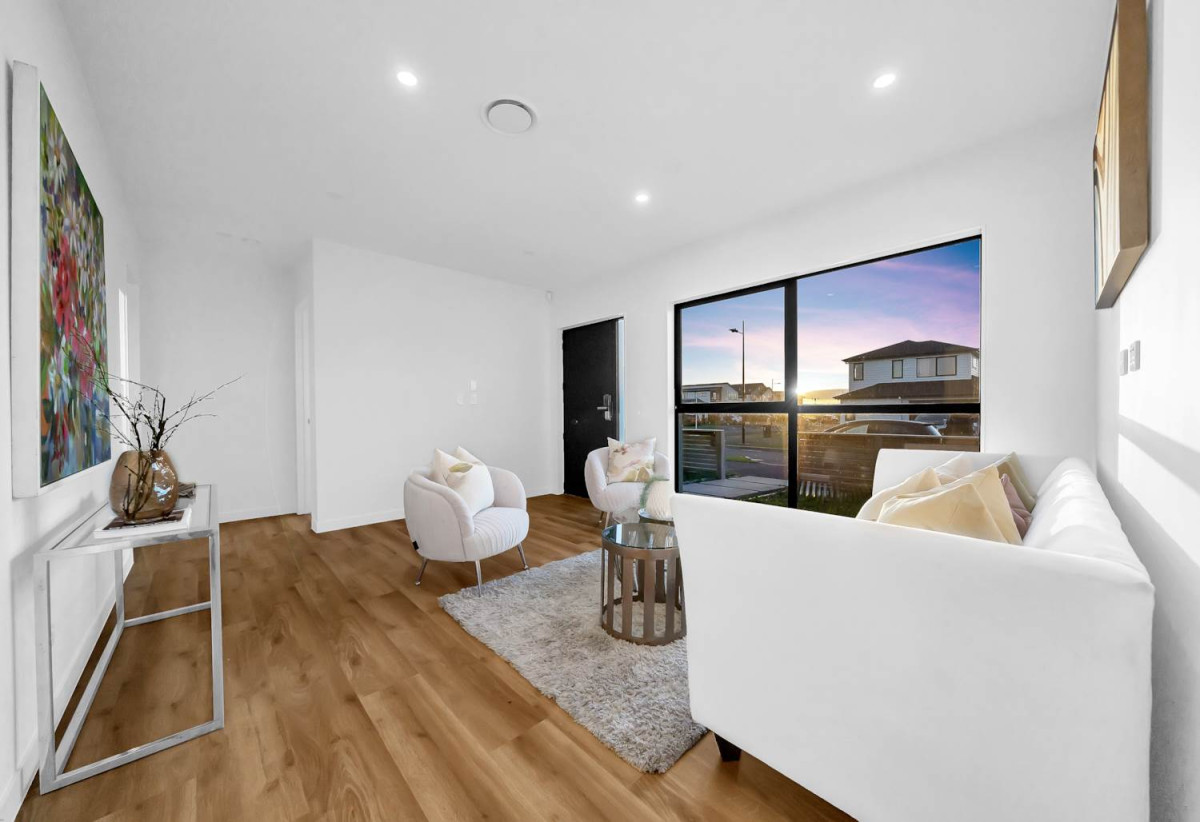 4 beds 3 baths house with double garage, 28 Korowhiti Road, Clarks Beach, Auckland
